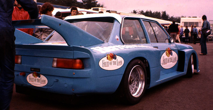 BMW_320_Gruppe5_Fruit-of-the-Loom_2